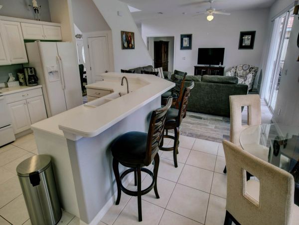Great Value 4 Bedroom Vacation Home in Bradenton Sleeps 8